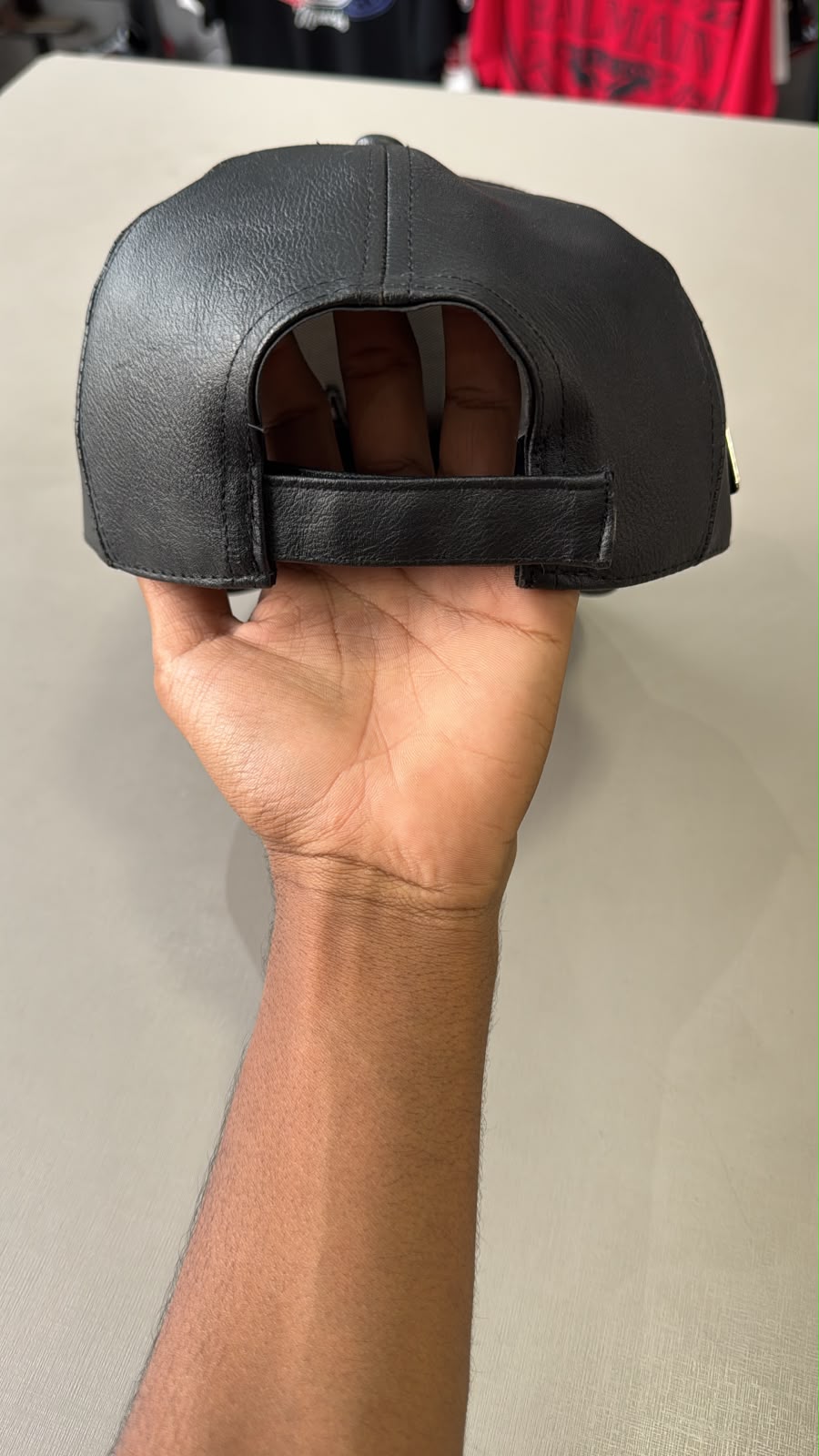 Boné de Couro Balmain